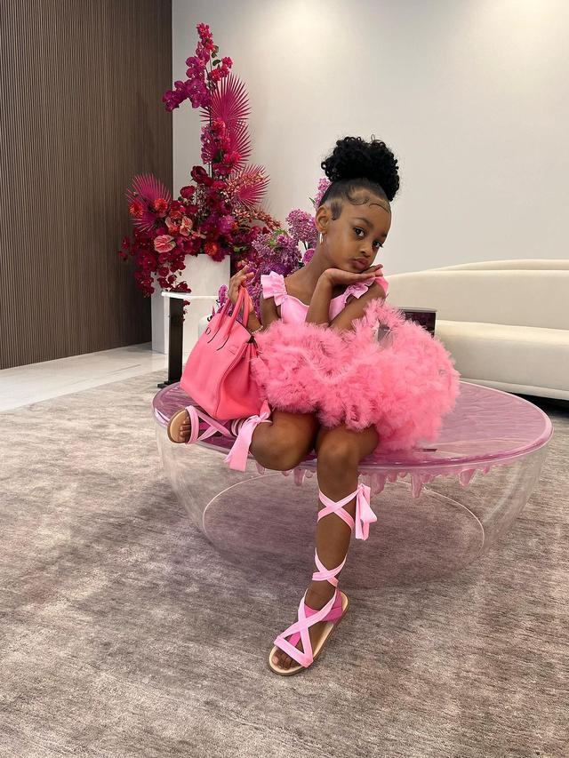 Cara Cardi B Tunjukkan Kasih Sayang pada Anak, Beri Tas Hermes untuk Kado Ultah ke-5