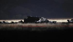 Puing-puing terlihat di lokasi jatuhnya pesawat kargo militer Turki di wilayah munisipalitas Sighnaghi, Georgia, dekat perbatasan dengan Azerbaijan, Rabu (12/11/2025). (Dok. AP/Zurab Tsertsvadze)&nbsp;