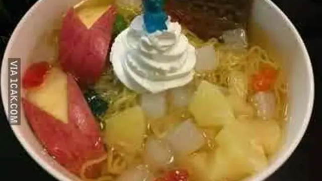6 Cara Makan Mi Instan Campur Buah Ini Nyeleneh Banget