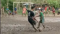 Turnamen sepak bola di pedesaan di Kubu Raya, Kalimantan Barat. (Foto: Liputan6.com/Aceng Mukaram)