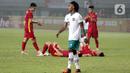 Pemain depan Timnas Indonesia U-19, Ronaldo Kwateh berjalan usai laga melawan Vietnam U-19 pada kualifikasi grup A Piala AFF U-19 2022 di Stadion Patriot Candrabhaga, Bekasi, Jawa Barat, Sabtu (2/7/2022). Timnas Indonesia U-19 gagal membungkam Vietnam U-19 setelah bermain imbang 0-0. (Liputan6.com/Helmi Fithriansyah)