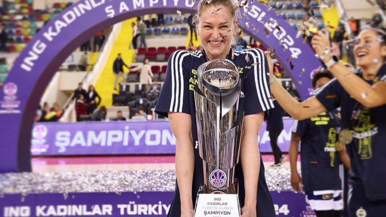 7 Most Beautiful Female Basketball Players