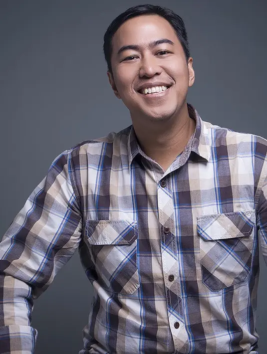 Pandji Pragiwaksono ingin teman-teman di Surabaya menjadi semakin erat dan tidak takut dengan teror bom karena itulah yang diinginkan teroris. (instagram/pandji.pragiwaksono)