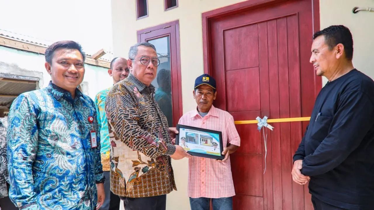 Wali Kota Tangerang Selatan Benyamin Davnie (batik coklat) (Istimewa)