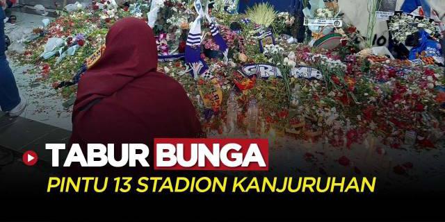 VIDEO: Tabur Bunga Masih Terus Mengalir di Pintu 13 Stadion Kanjuruhan