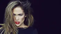 Jennifer Lopez memerankan serial televisi terbaru sebagai polisi, mmebuatnya tetap terlihat seksi.