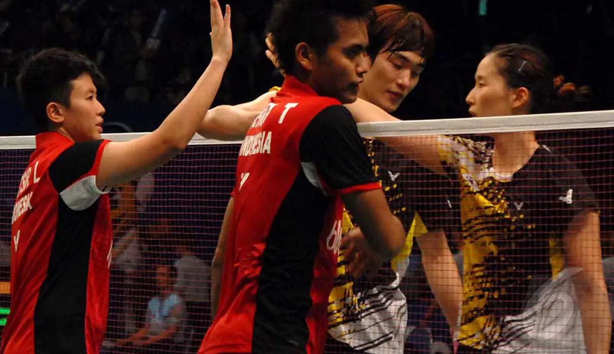 Pasangan ganda campuran  terbaik Indonesia, Tontowi Ahmad/Liliyana Natsir berhasil meraih tiket ke babak perempatfinal, Jakarta, Kamis (19/6/2014) (Liputan6.com/Miftahul Hayat).