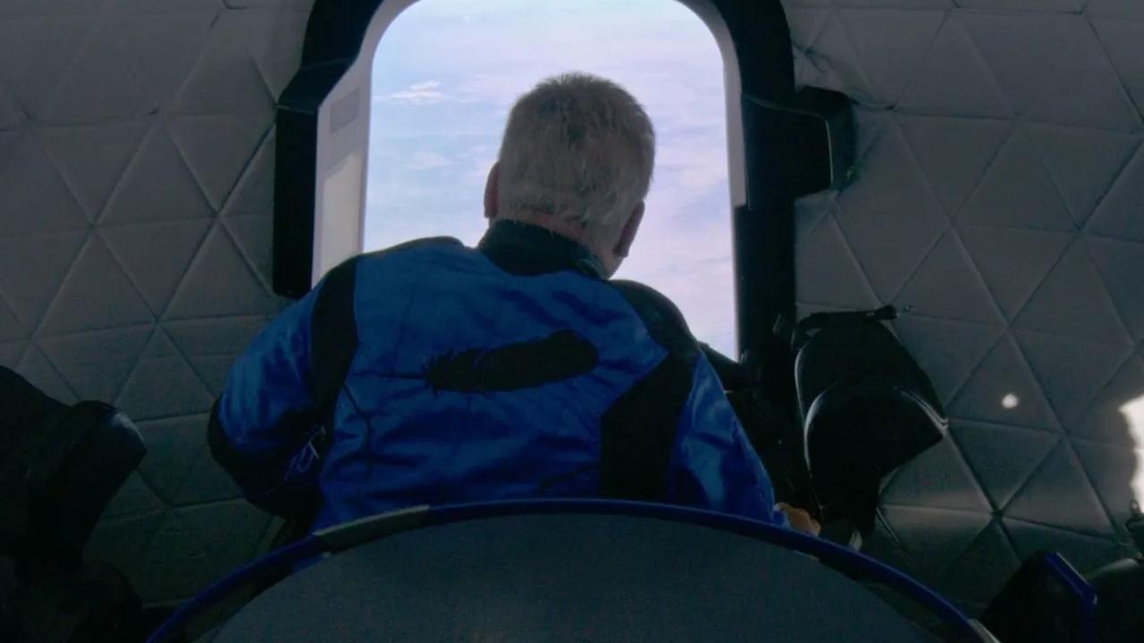 Pakaian luar angkasa yang digunakan astronot NASA telah berevolusi dari tahun ke tahun. Upaya ini dilakukan agar bisa menyesuaikan kebutuhan para astronot agar nyaman dan aman ketika sedang bertugas. Terlebih di ruang hampa udara.