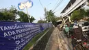 Kendaraan terjebak kemacetan saat melintasi pengalihan arus lalu lintas di Jalan Sultan Agung, Jakarta, Rabu (25/10). Macet ini disebabkan karena adanya pengalihan arus untuk pengerjaan double-double track kereta api. (Liputan6.com/Immanuel Antonius)