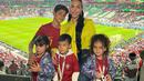CR7 terlihat kecewa saat ditarik keluar dalam pertandingan melawan Korea Selatan yang memicu reaksi emosional pesepakbola kawakan tersebut. [@georginagio]
