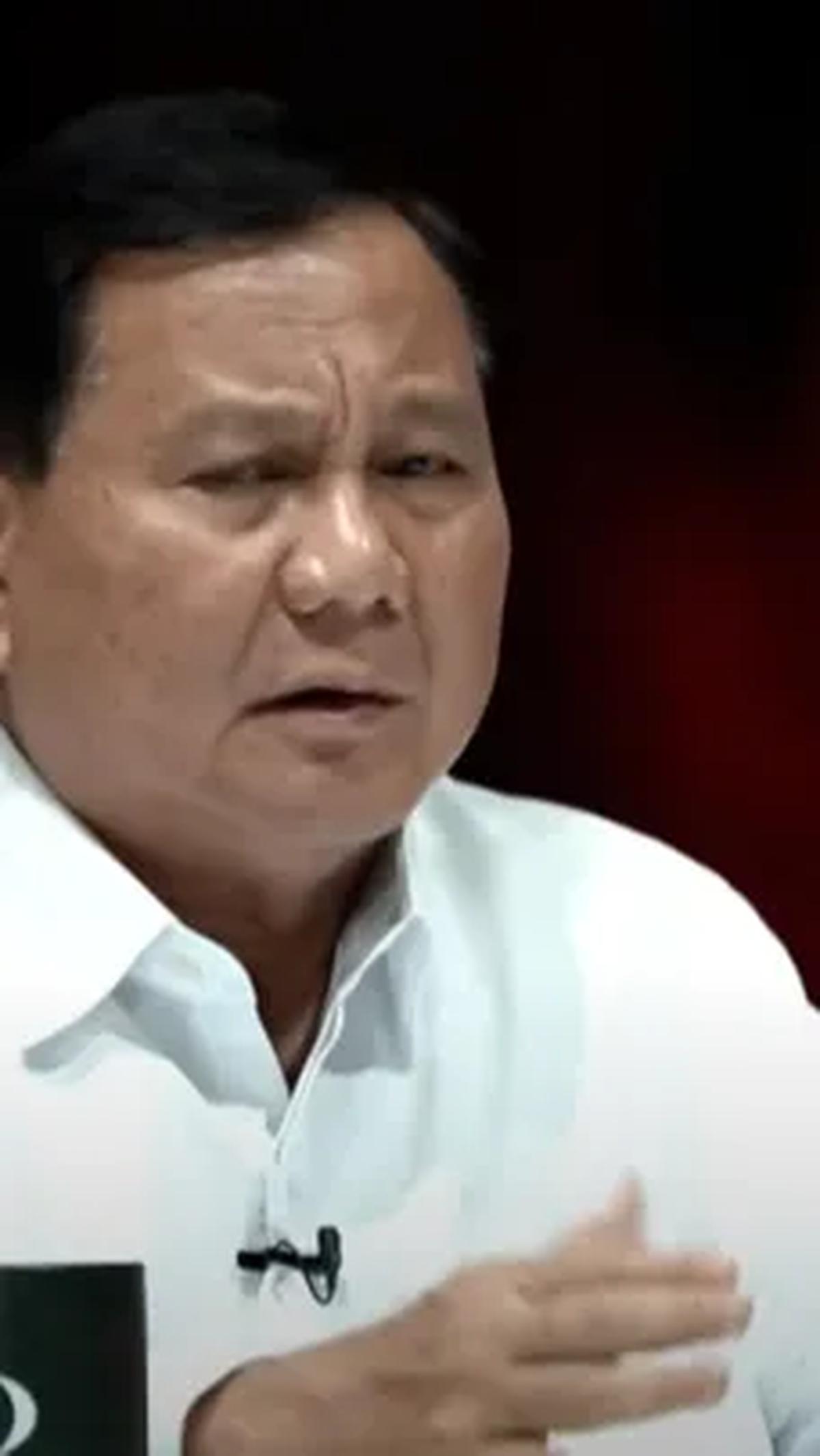 "Jadi pemilih Prabowo di 2019 itu cukup banyak yang pindah ke Prabowo, ke Anies, sudah hampir 40 persen," sambungnya.<br>
