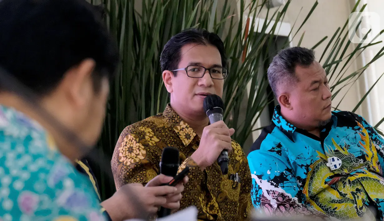Kementerian Kelautan dan Perikanan (KKP) dan Gojek menandatangani MoU ntuk menyediakan fasilitasi pemasaran produk UMKM kelautan dan perikanan melalui layanan pemesanan dan pengantaran aplikasi GoFood dalam program peningkatan kapasitas sumber daya manusia dan UMKM. (Liputan6.com/HO/Ading)