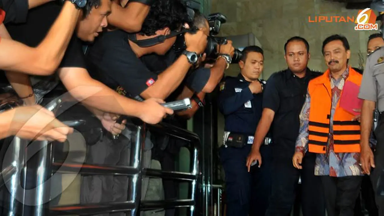 3-andi-mallarangeng-ditahan-131017b.jpg