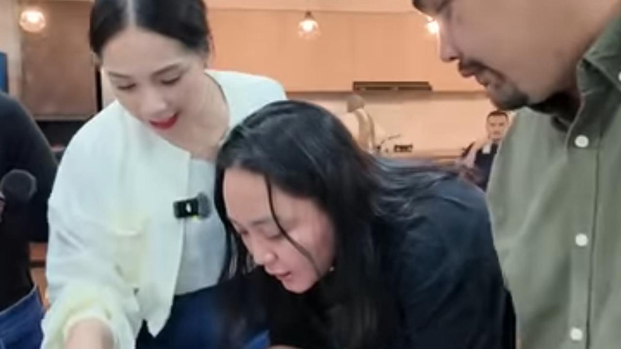 Potret Nagita Slavina Heboh Jualan Berlian ke Karyawan di Kantor, Strategi Marketing Sukses & Dagangan Laris Manis
