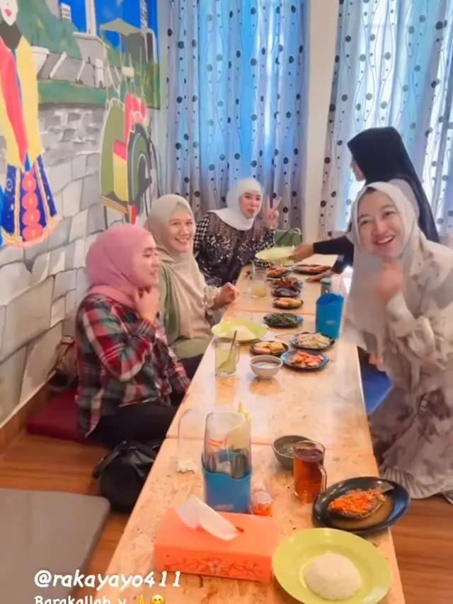 Umi Kalsum dan calon besan