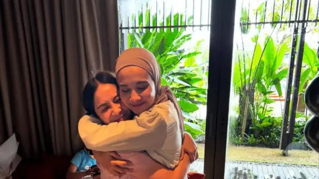 Potret Zaskia Sungkar dan Nagita Slavina (credit: https://www.instagram.com/irwansyah_15/).
