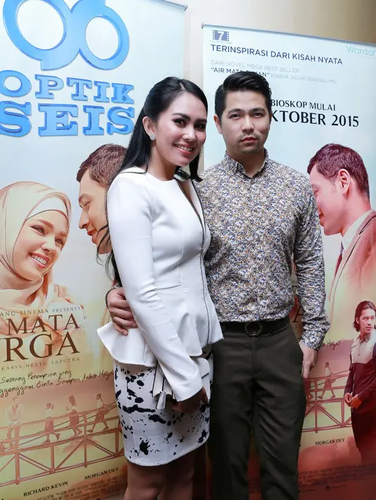 Kartika Putri dan Erick Iskandar mengaku tak ingin buru-buru menikah, meski Erick Iskandar kini telah menjadi mualaf. (Galih W. Satria/Bintang.com)