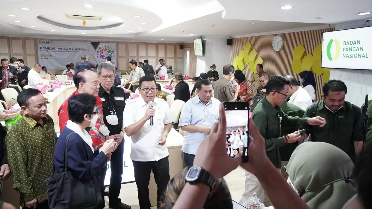 Badan Pangan Nasional (Bapanas) atau NFA telah mengumpulkan pihak terkait di Kementerian/Lembaga, Asosiasi, hingga pelaku usaha untuk membahas stok pangan jelang lebaran 2023. Tujuannya memastikan pasokan aman untuk diakses oleh masyarakat.