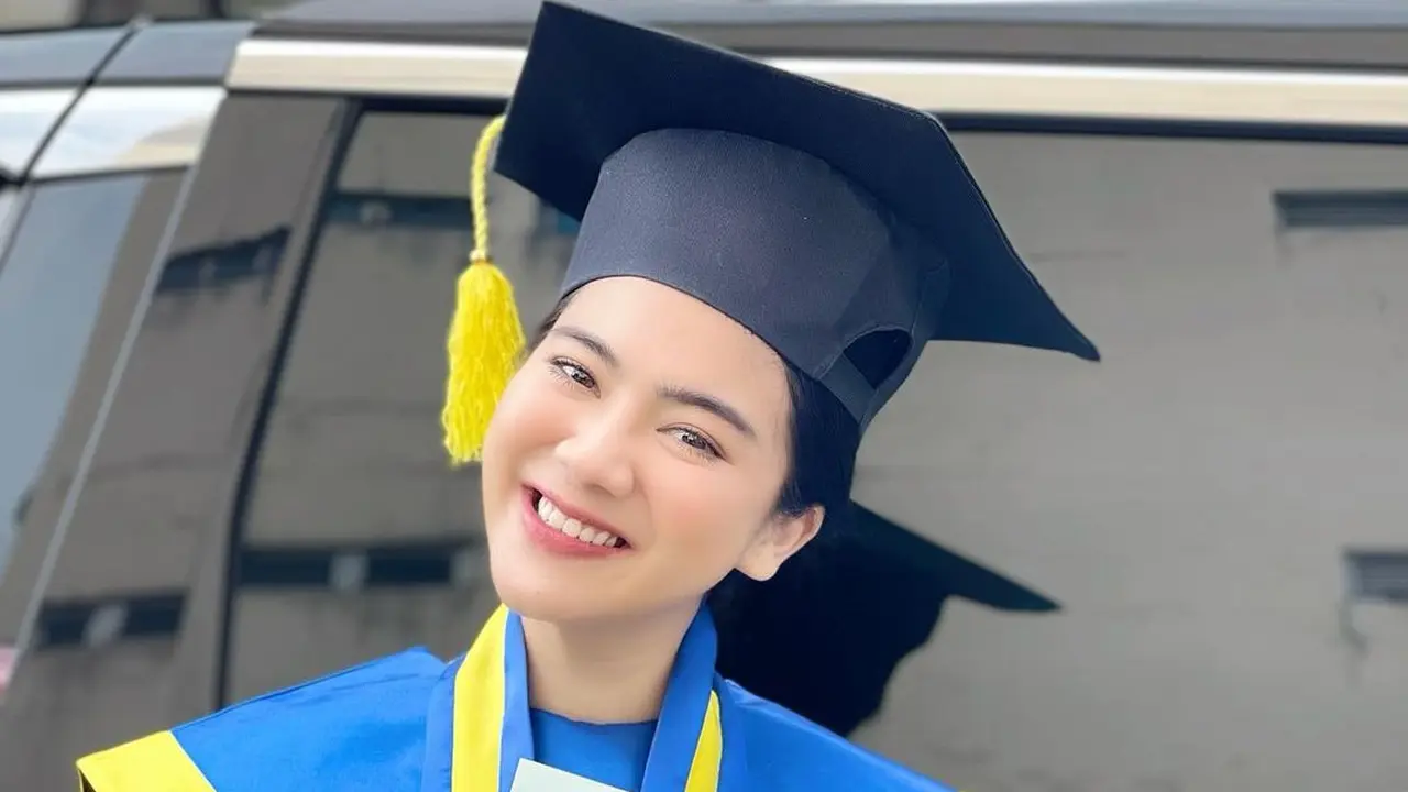 6 Momen Wisuda Felicya Angelista saat Sedang Hamil, Lulus dengan Predikat Cumlaude