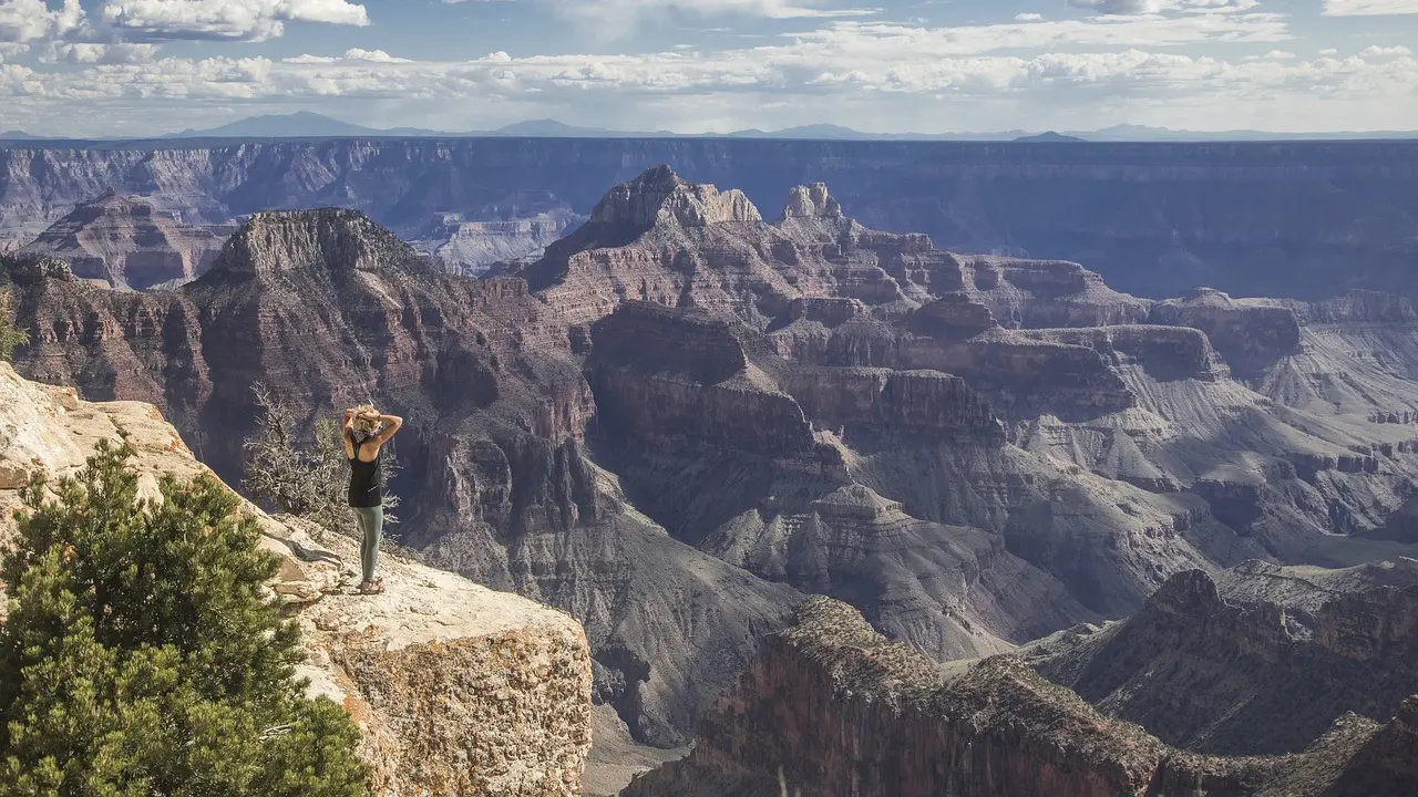 5 Turis Grand Canyon Terjebak di Lift Bawah Tanah Selama 26 Jam