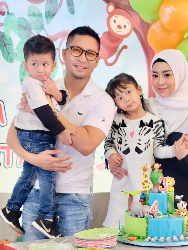 Ketemu Hanya 2 Menit, Ini 6 Potret Kedekatan Detri Warmanto dan Anak