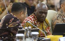 VIDEO: Menteri Pigai Ngaku 13 Tahun Tak Punya Istri Cuma Ada 3 Pacar, Ingatkan Anak Buah Soal Selingkuh