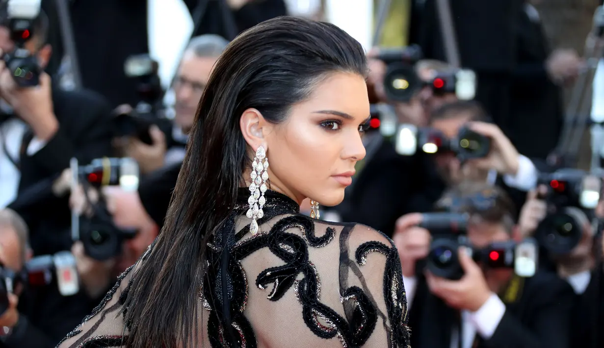 Siapa yang tak kenal akan sosok model cantik Kendall Jenner yang kerap menjadi pusat perhatian yang paling fenomenal di Hollywood. (AFP/Bintang.com)