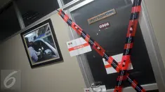 Ruang kerja anggota DPR dari Fraksi Partai Demokrat, I Putu Sudiartana, di lantai 9 Gedung Nusantara I, Kompleks Parlemen Senayan, Jakarta, disegel KPK, Rabu (29/6). Penyegelan terkait dengan Operasi Tangkap Tangan KPK semalam. (Liputan6.com/Johan Tallo)