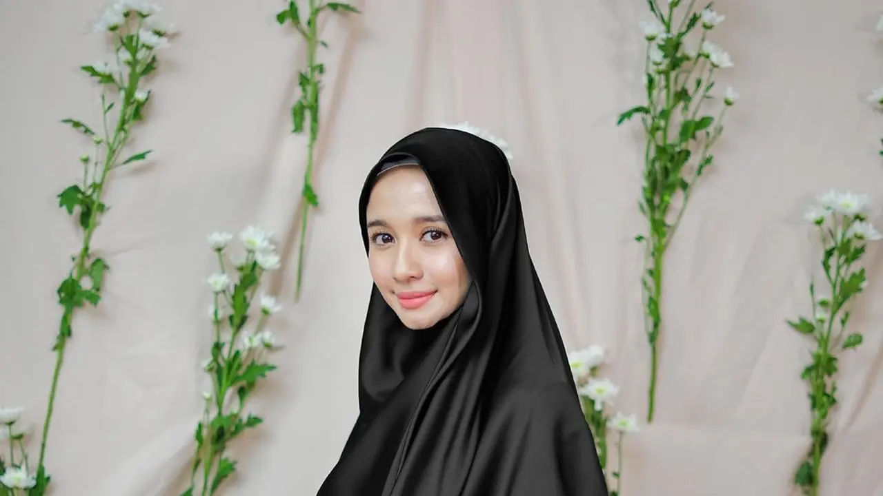 Laudya Cynthia Bella Bagi Tips Perawatan Rambut, Cegah Ketombe dan Kerontokan saat Pakai Hijab