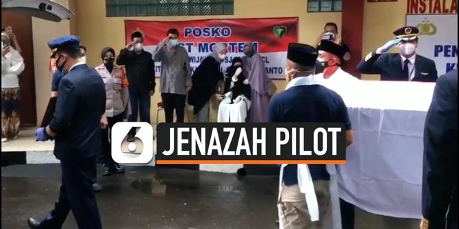 VIDEO: Jenazah Pilot Sriwijaya Air SJ182 Diserahkan Pada Keluarga
