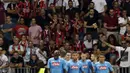 Ekspresi suporter Nice saat menyaksikan selebrasi gol para pemain Napoli pada laga  leg kedua kualifikasi Liga Champions di Stadion Allianz Riviera, Nice (22/8/2017). Napoli menang agregat 4-0. (AP/Claude Paris)