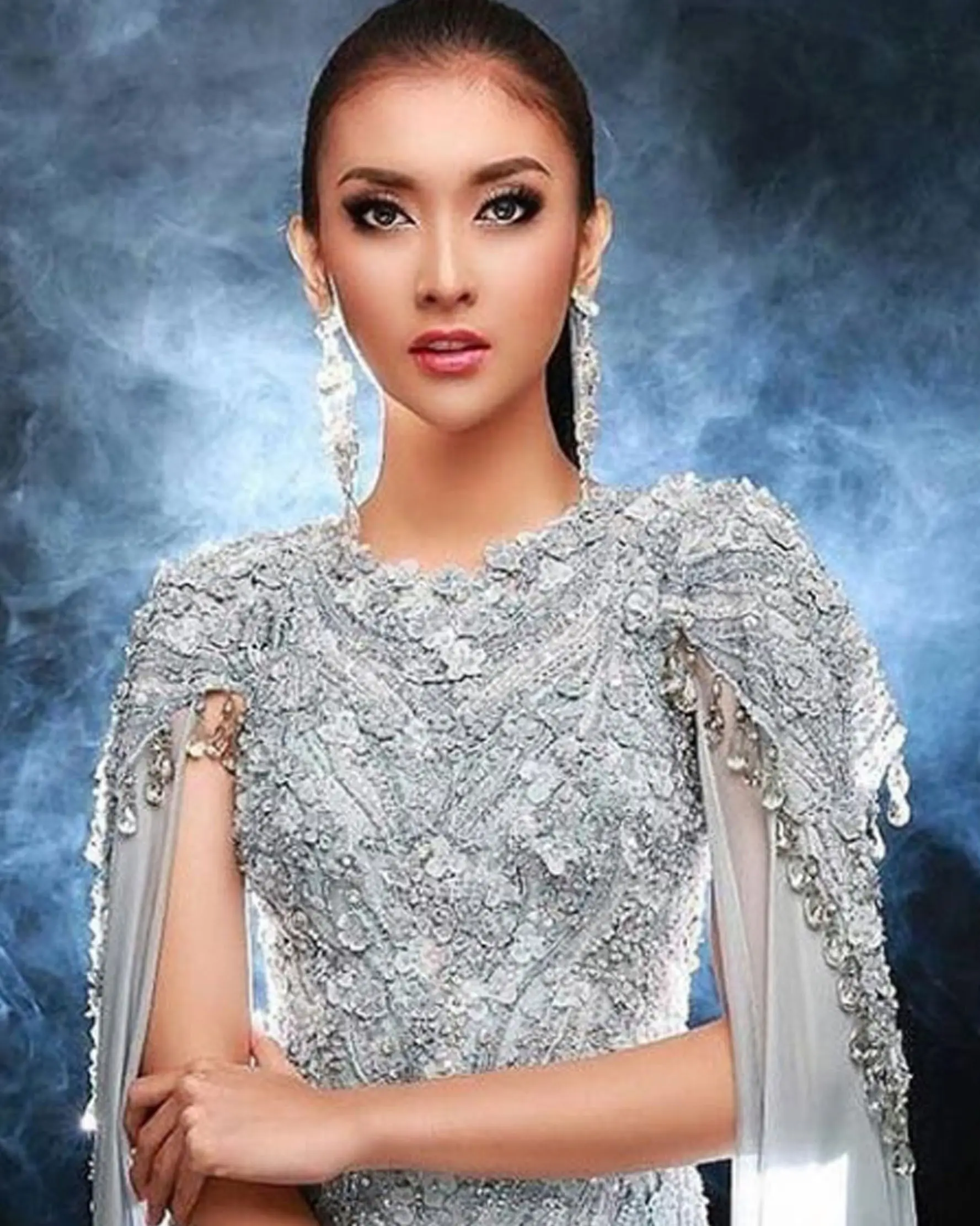 Kevin Liliana memenangkan Miss International 2017 dan gaun yang dikenakannya yang bertema 