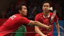 Mohammad Ahsan/Hendra Setiawan menang dengan skor 19-21 21-17 21-18. (Bola.com/Arief Bagus)