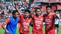 Selebrasi para pemain Semen Padang usai memastiikan satu tiket promosi ke Liga 1 2024/2024 (Dok. Semen Padang)