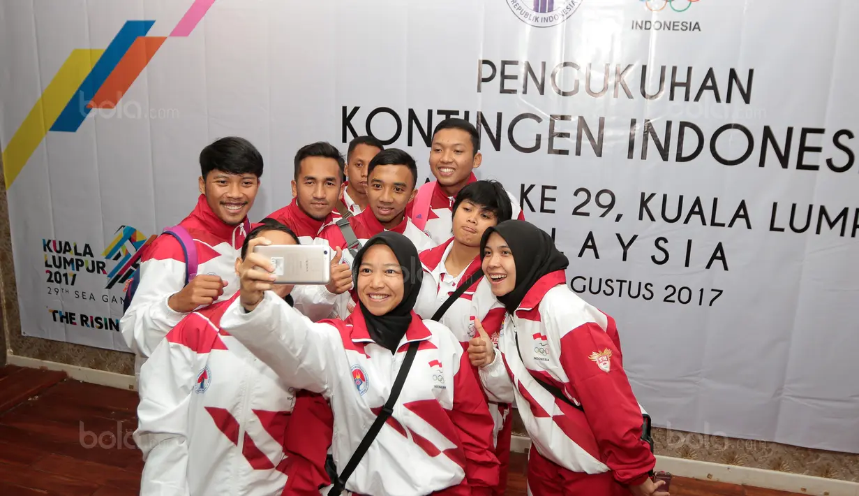Atlet dan Official Hoki Indonesia hadir pada acara pengukuhan Kontingen Indonesia untuk SEA Games 2017 di Malaysia 19-30 Agustus 2017 di Wisma Kemenpora, Jakarta, (2/8/2017). (Bola.com/Nicklas Hanoatubun)