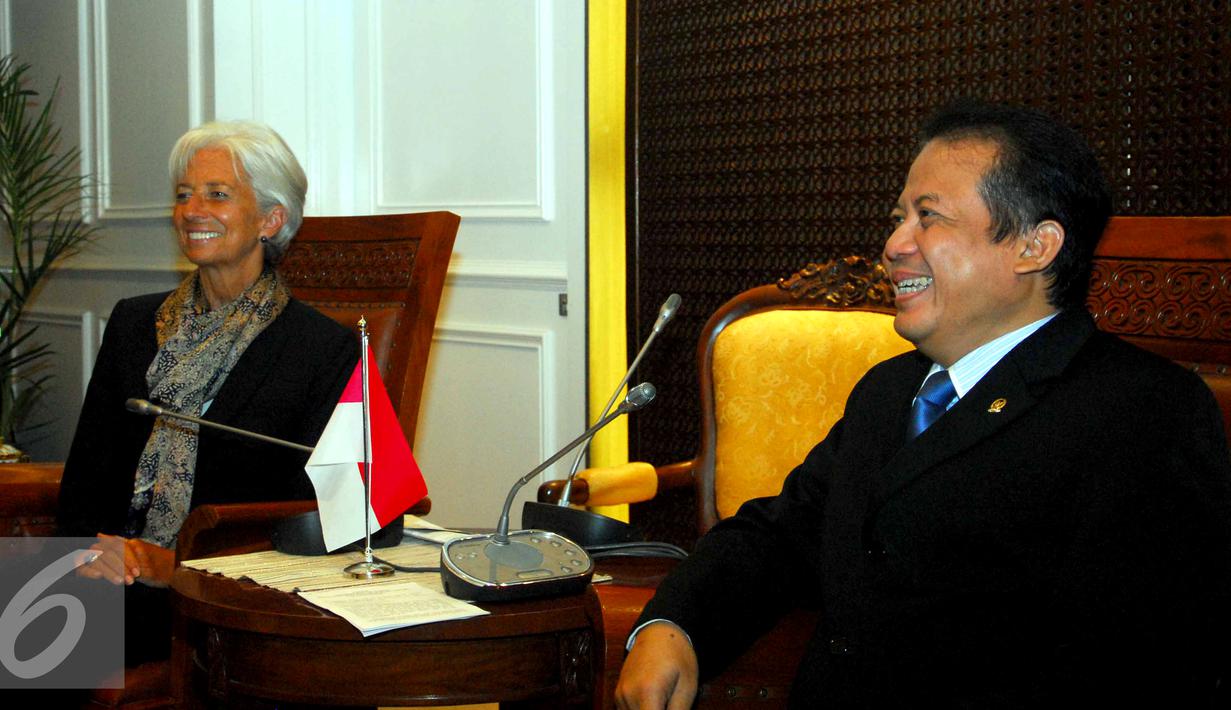 Wakil Ketua DPR RI Taufik Kurniawan (kanan) saat menerima kunjungan Direktur Pelaksana Dana Moneter Internasional (IMF) Christine Lagarde di Senayan, Jakarta, Selasa (2/9/2015). Kedatangan IMF untuk membahas kerjasama dengan BI.(Liputan6.com/Helmi Afandi)