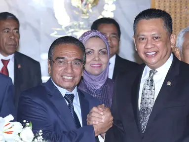 Ketua DPR RI, Bambang Soesatyo (kanan depan) bersalaman dengan Presiden Timor Leste Francisco Guterres Lu Olo usai pertemuan di Gedung MPR/DPR RI, Jakarta, Jumat (29/6). Pertemuan untuk meningkatkan hubungan baik. (Liputan6.com/Helmi Fithriansyah)