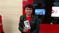 Sofian, pembeli iPhone X pertama di Indonesia. Liputan6.com/Yuslianson