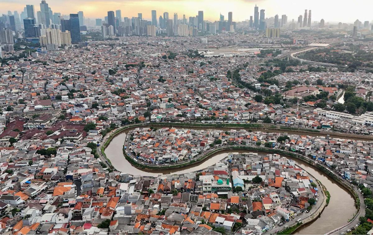 Normalisasi Kali Ciliwung Tersendat