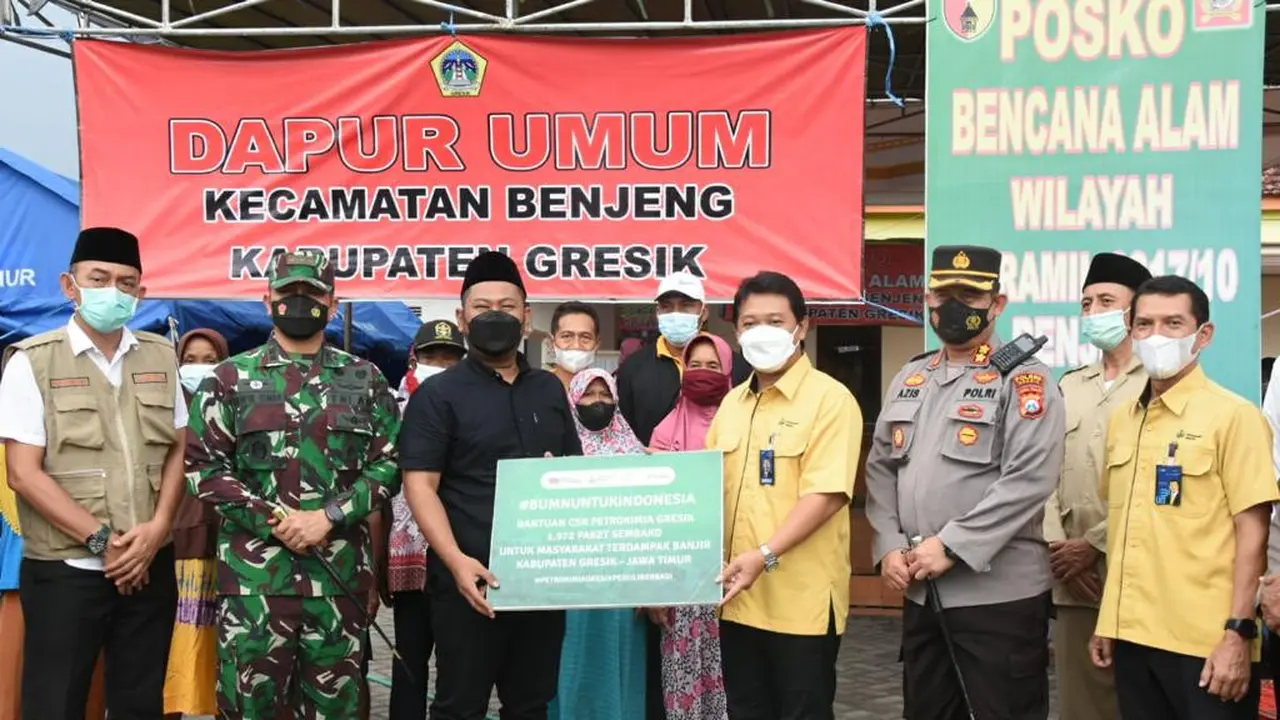 Petrokimia Gresik  salurkan1.972 paket sembako untuk korban banjir di Kabupaten Gresik.
