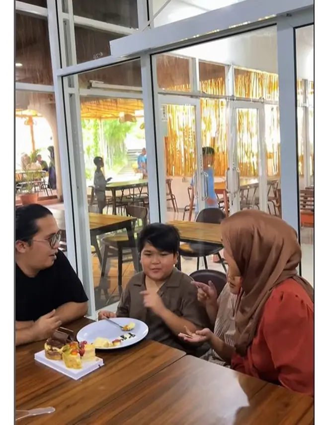 6 Potret Ririe Fairus Rayakan Ultah Anak, Ungkap Ayus Sabyan Punya Pasangan Baru