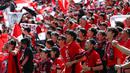 Suporter Urawa Red Diamonds memberikan dukungan kepada timnya dalam laga Grup G Piala Dunia Antarklub 2025 melawan River Plate di Lumen Field, Seattle, Washington, Amerika Serikat, Rabu (18/06/2025). (AFP/Buda Mendes)