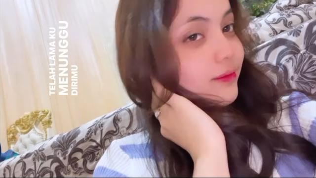 Putri Isnari dan Abdul Aziz