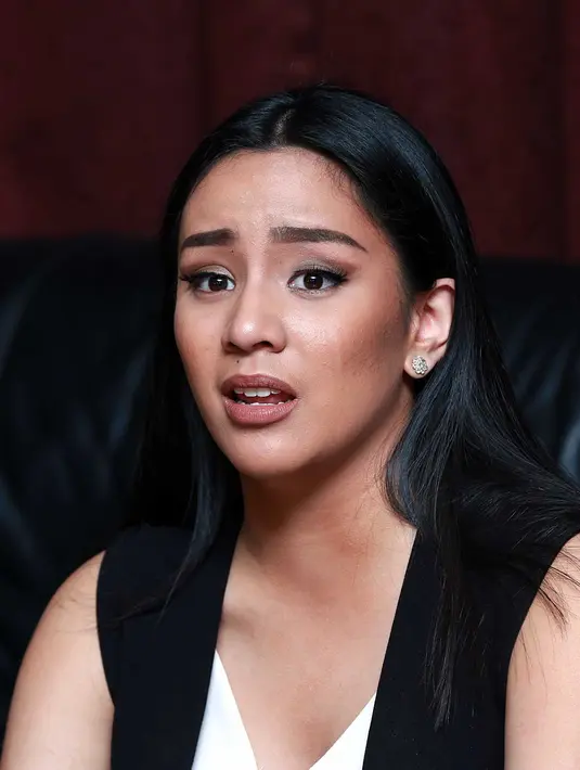 Angel Pieters sempat terkejut ternyata dirinya yang menjadi pemenang untuk katagori soundtrack terfavorit di IMA 2015. (Deky Prayoga/Bintang.com)