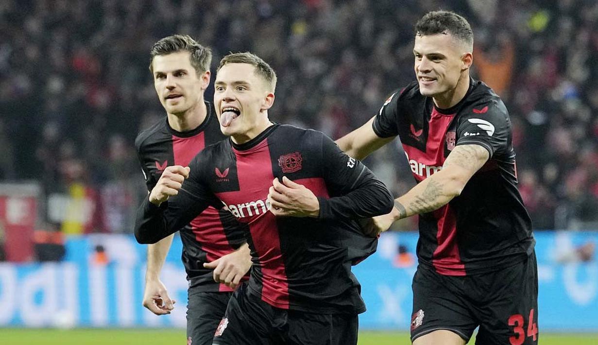 <p>Florian Wirtz merupakan talenta paling berharga yang dimiliki Bayer Leverkusen saat ini. Pemain berusia 20 tahun ini telah mengoleksi lima assist dan tiga gol sejauh musim ini. Performa apiknya membuat Wirtz diincar Real Madrid dan Manchester City. (AP Photo/Martin Meissner)</p>