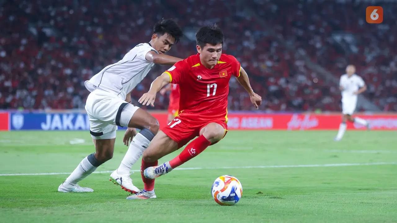 Foto: Perjuangan Bek Timnas Indonesia U-23 saat Menghalau Serangan Vietnam