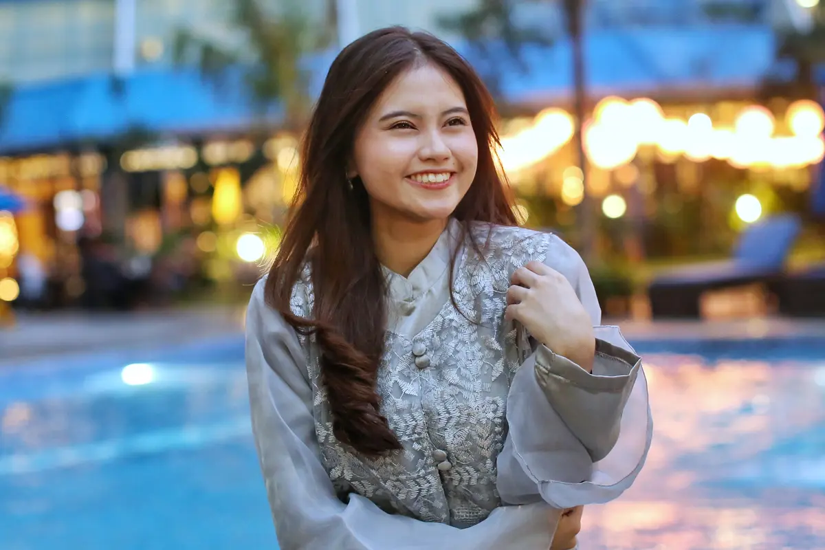 wanita februari disukai oleh banyak orang