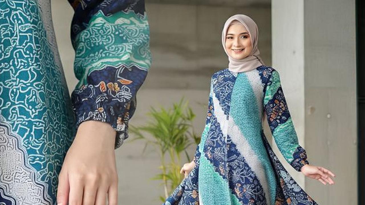 Ilustrasi Gamis Batik Belah Samping