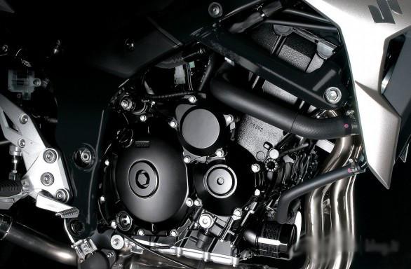 Suzuki GSR 750 2013 - Mesin