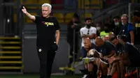 Sejak kedatangannya, Jose Mourinho disambut antusiasme besar oleh AS Roma. Giallorossi (julukan tim sepak bola AS Roma) memiliki harapan besar kepada pelatih berkewarganegaraan Portugal tersebut untuk dapat membawa mereka naik kelas. (Foto: AFP/Filippo Monteforte)